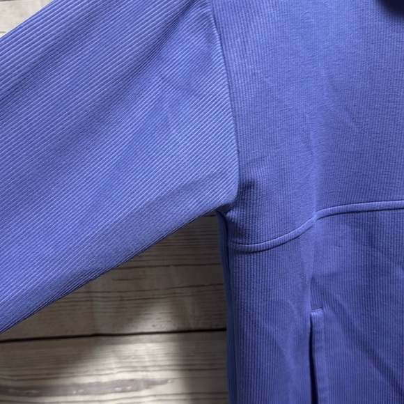 GAIAM 1/2 zip pullover - Picture 4 of 6